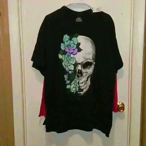 Other - NWT Black Floral Skull Short Sleeve T-Shirt - Size 2XL